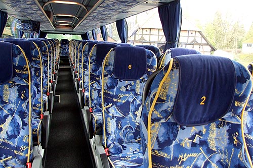 bequeme Sitzplätze im Reisebus Fenske